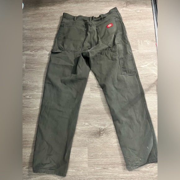 Hey I am selling a pair of Dickie Carpenter pants. They are hardly used - Picture 3 of 3